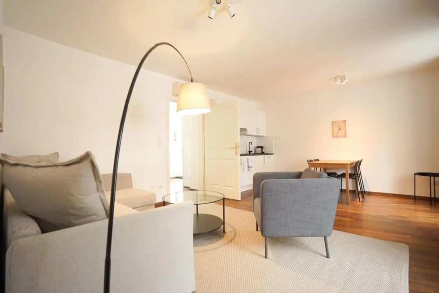 Apartamento Authentic Austrian Flat In The South Of Vienna Modling Exterior foto